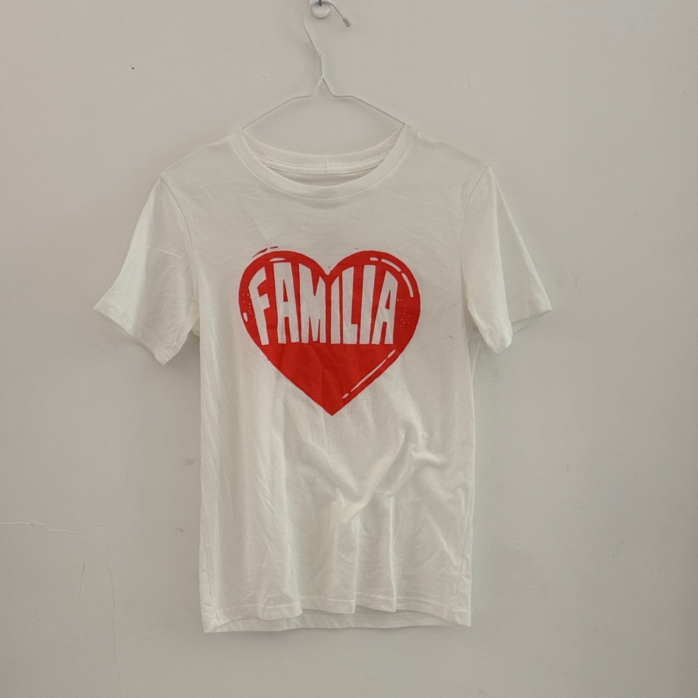 Well worn Brand  White Tee with coral  Familia Heart Graphic new